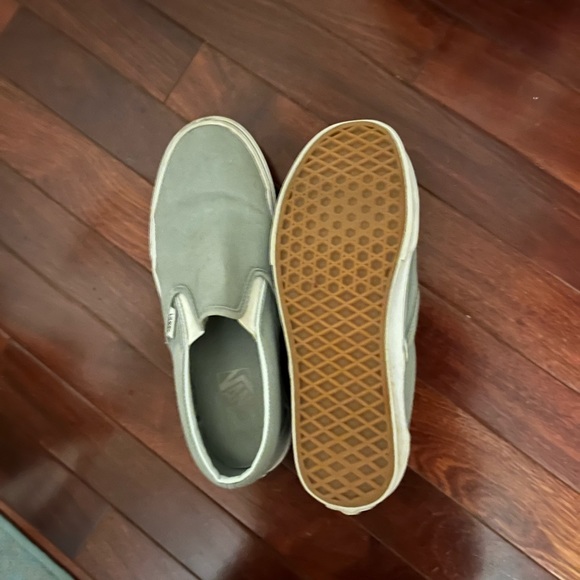 Vans - Picture 2 of 2